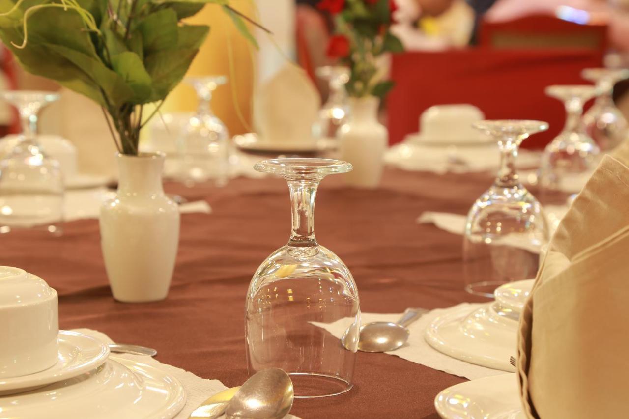 סילט Hotel Metro International מראה חיצוני תמונה