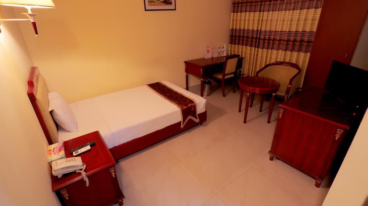 סילט Hotel Metro International מראה חיצוני תמונה