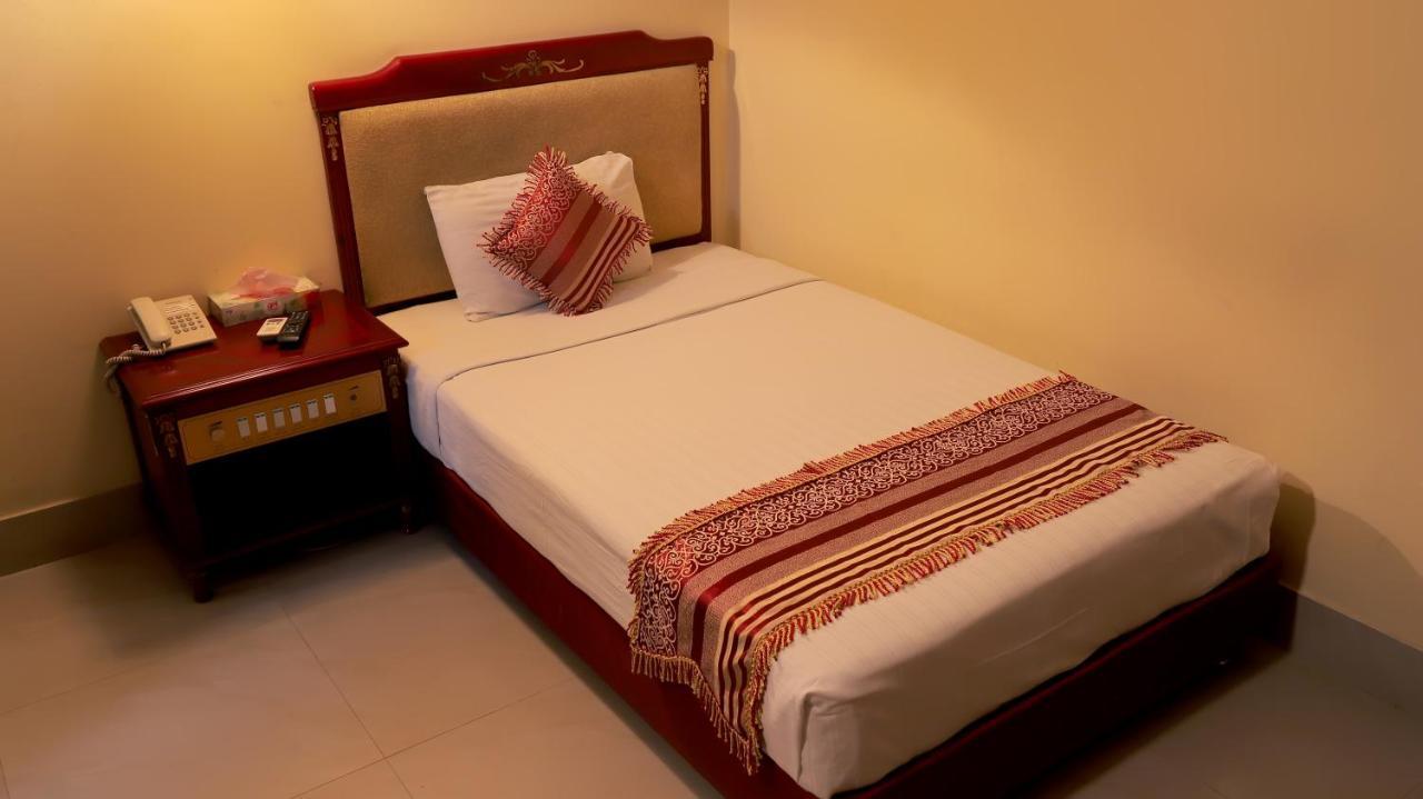 סילט Hotel Metro International מראה חיצוני תמונה
