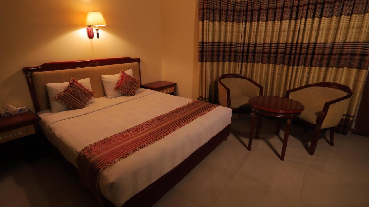 סילט Hotel Metro International מראה חיצוני תמונה