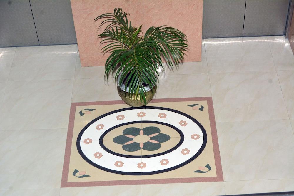 סילט Hotel Metro International מראה חיצוני תמונה