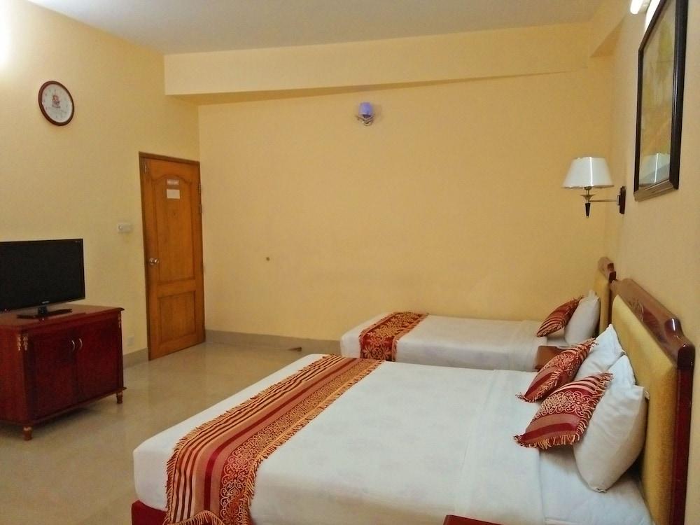 סילט Hotel Metro International מראה חיצוני תמונה