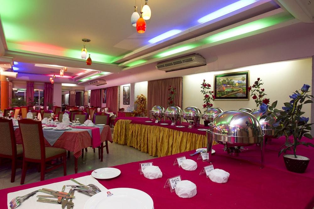 סילט Hotel Metro International מראה חיצוני תמונה
