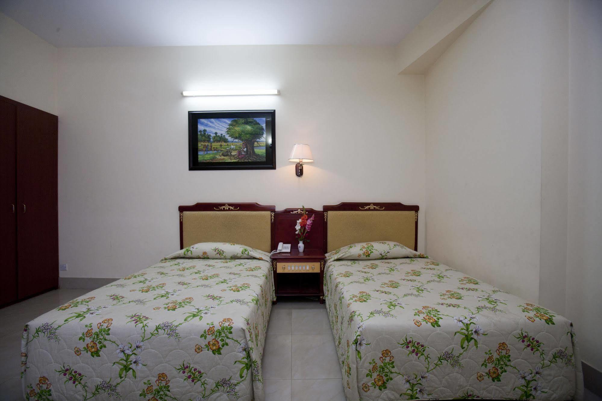 סילט Hotel Metro International מראה חיצוני תמונה