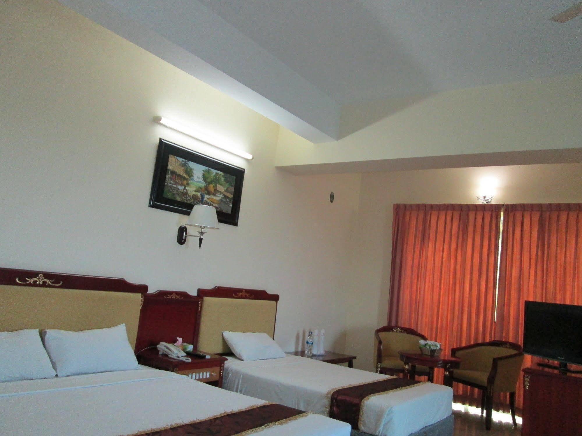 סילט Hotel Metro International מראה חיצוני תמונה